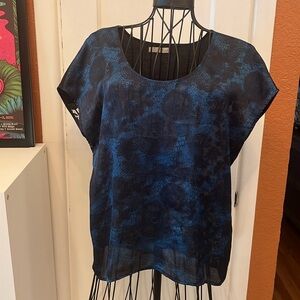 Hinge Floral Sleeveless top with Lace Back-Size S